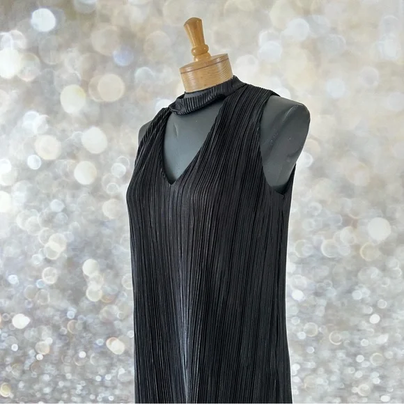 Soho Apparel Petite Medium Black Pleated High Collar with Open Neck A-Line LBD - Picture 9 of 14
